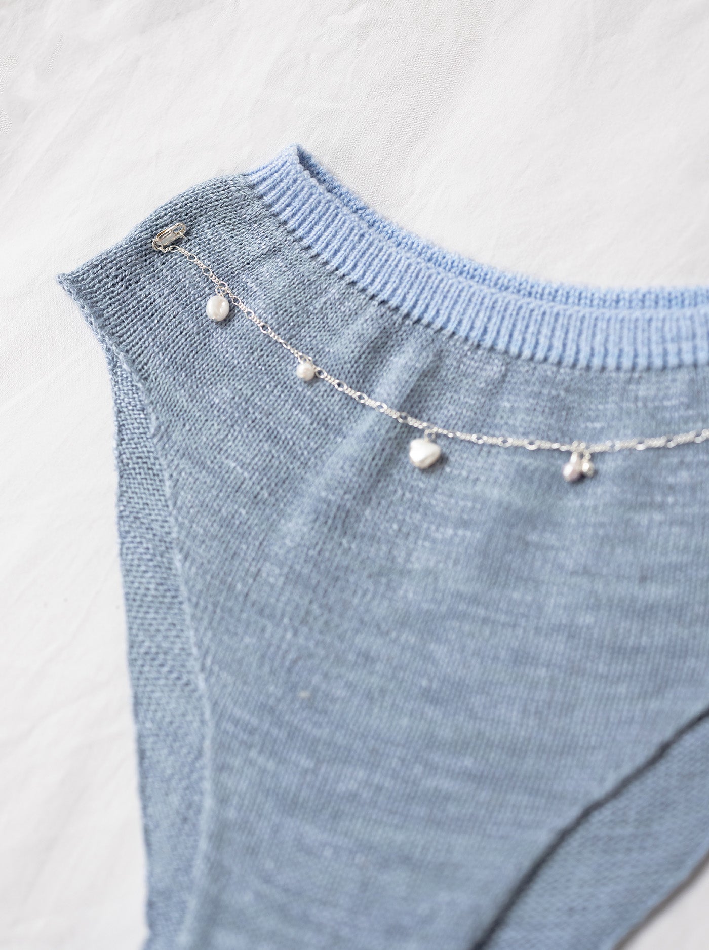 Handknitted culotte with detachable necklace