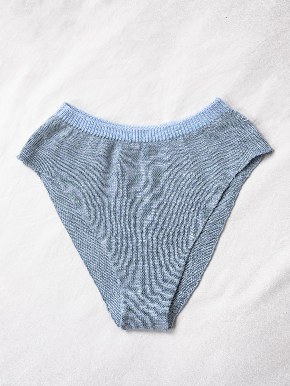 Handknitted culotte with detachable necklace