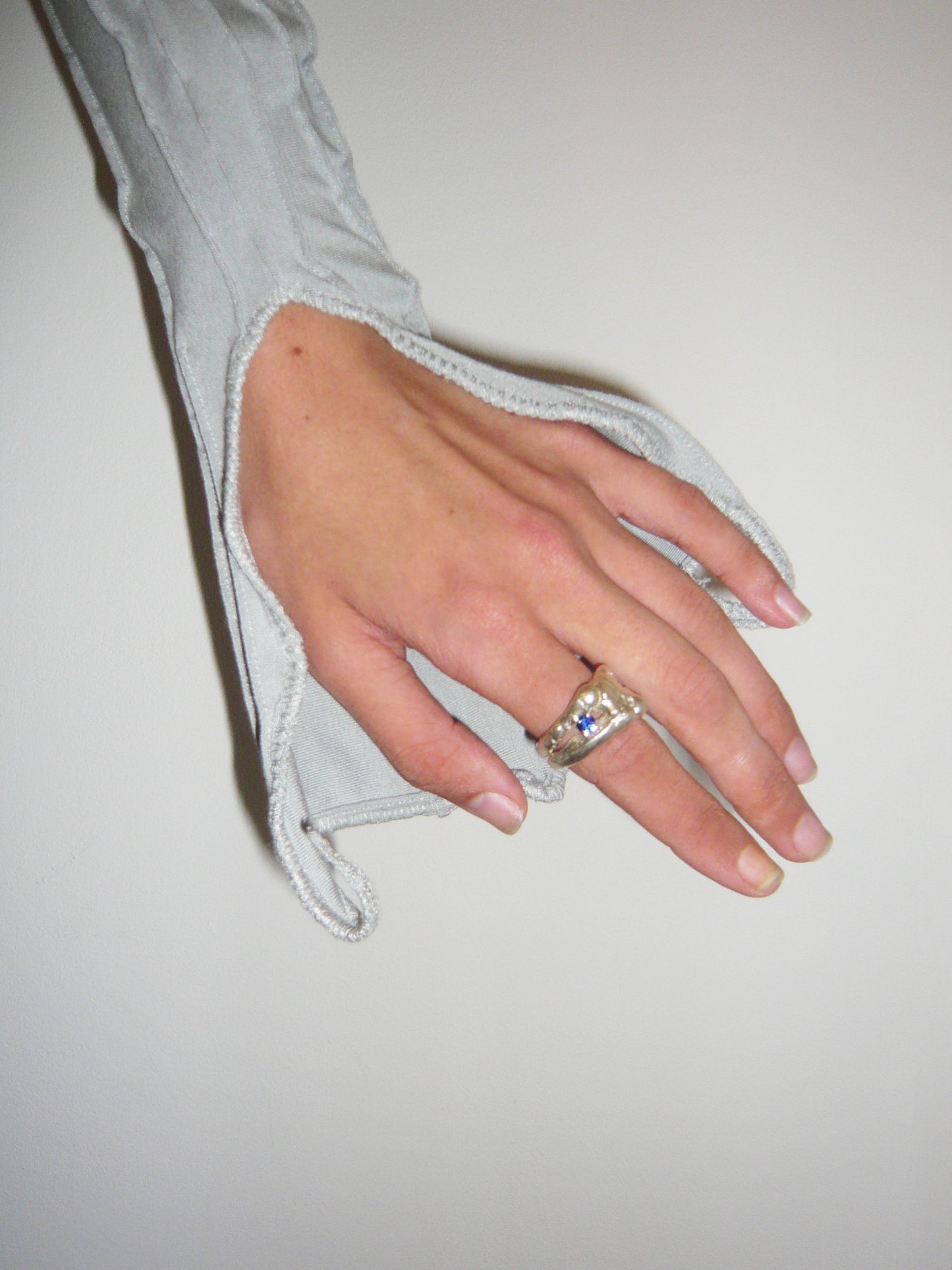 Clinging Ring with Sapphire