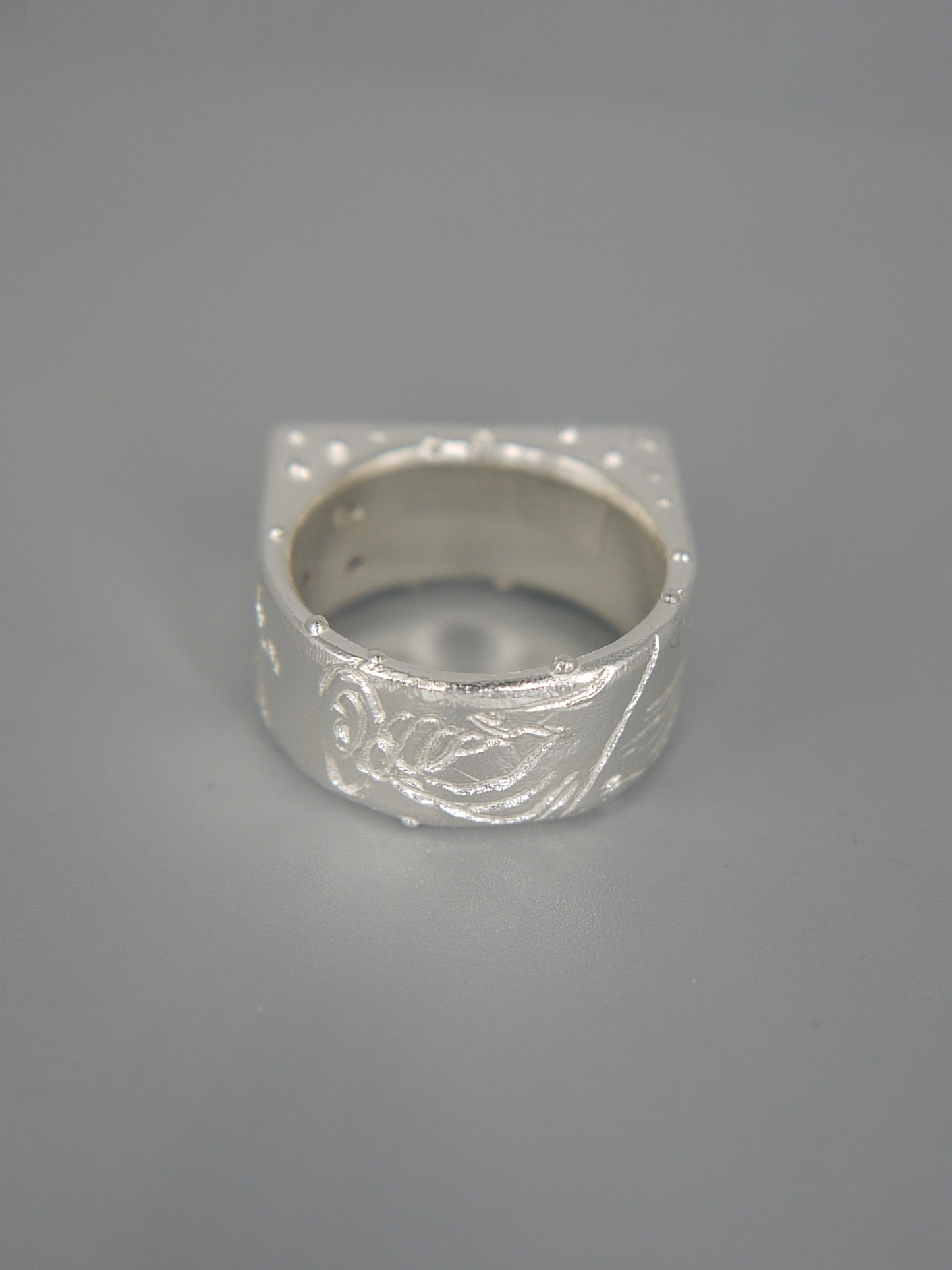 Shell + Two Sapphires Ring