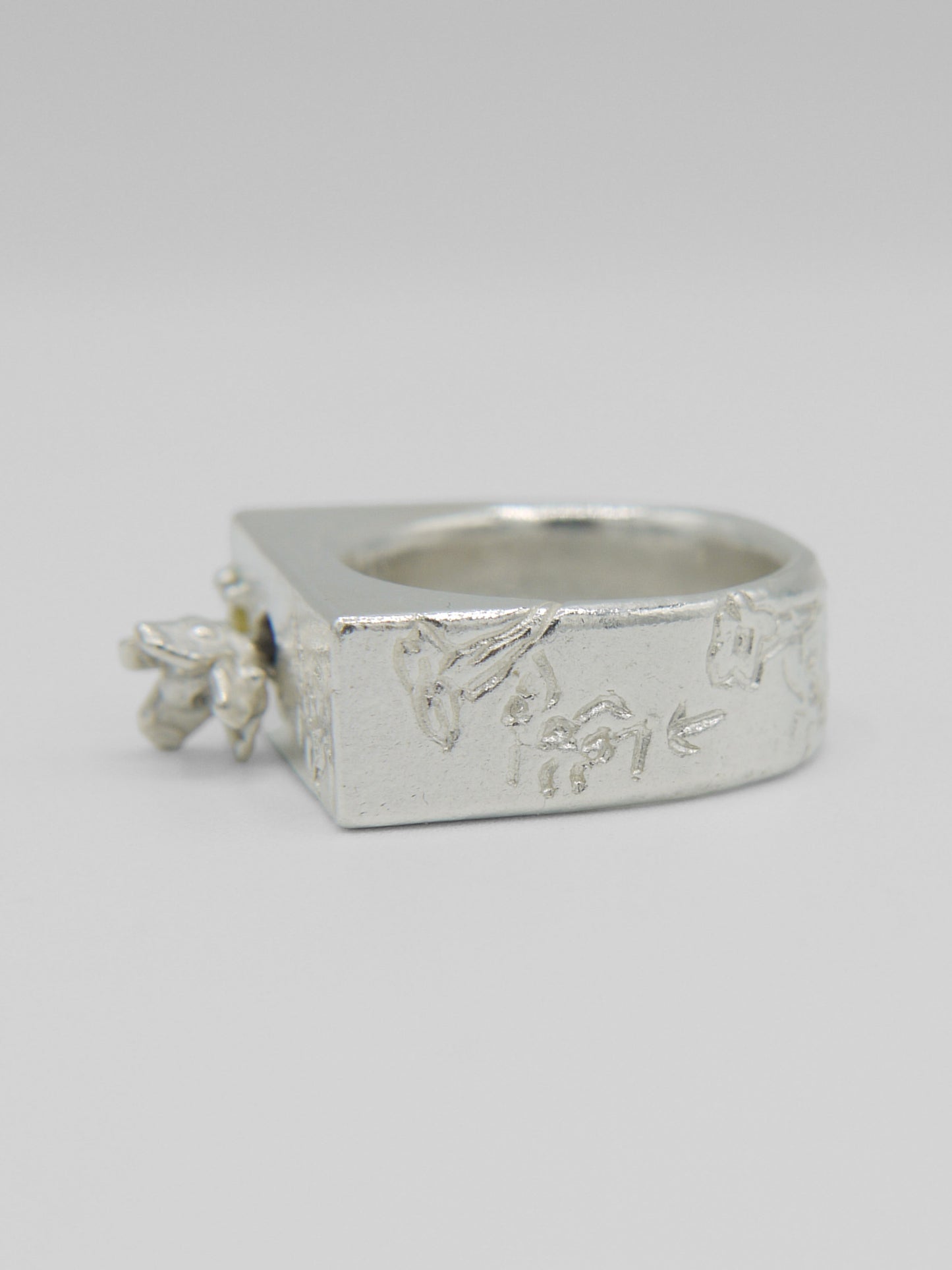Ant & Flower Ring