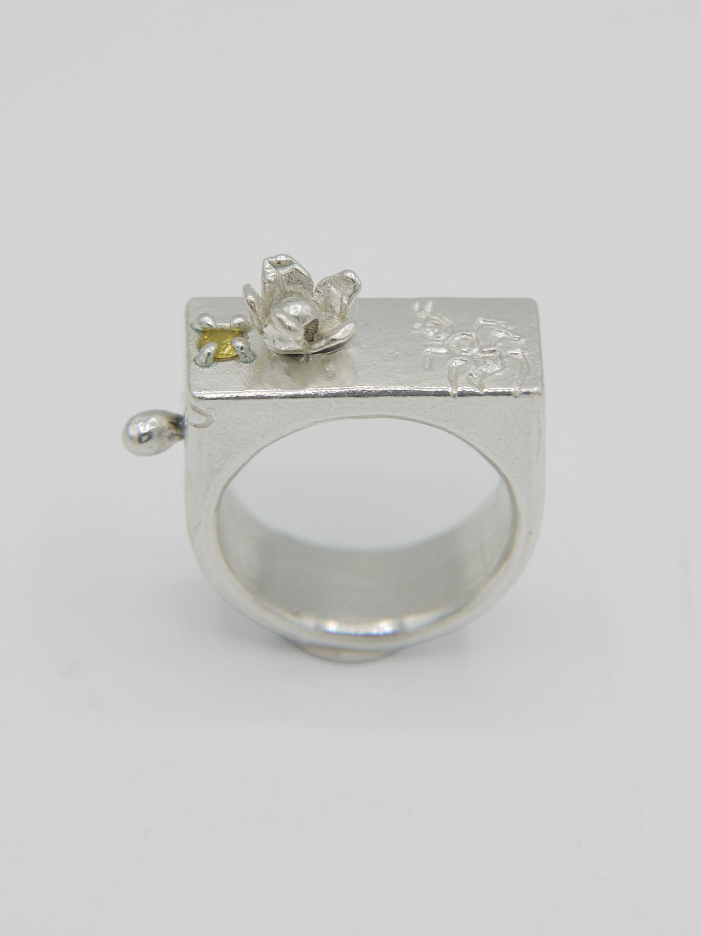 Ant & Flower Ring