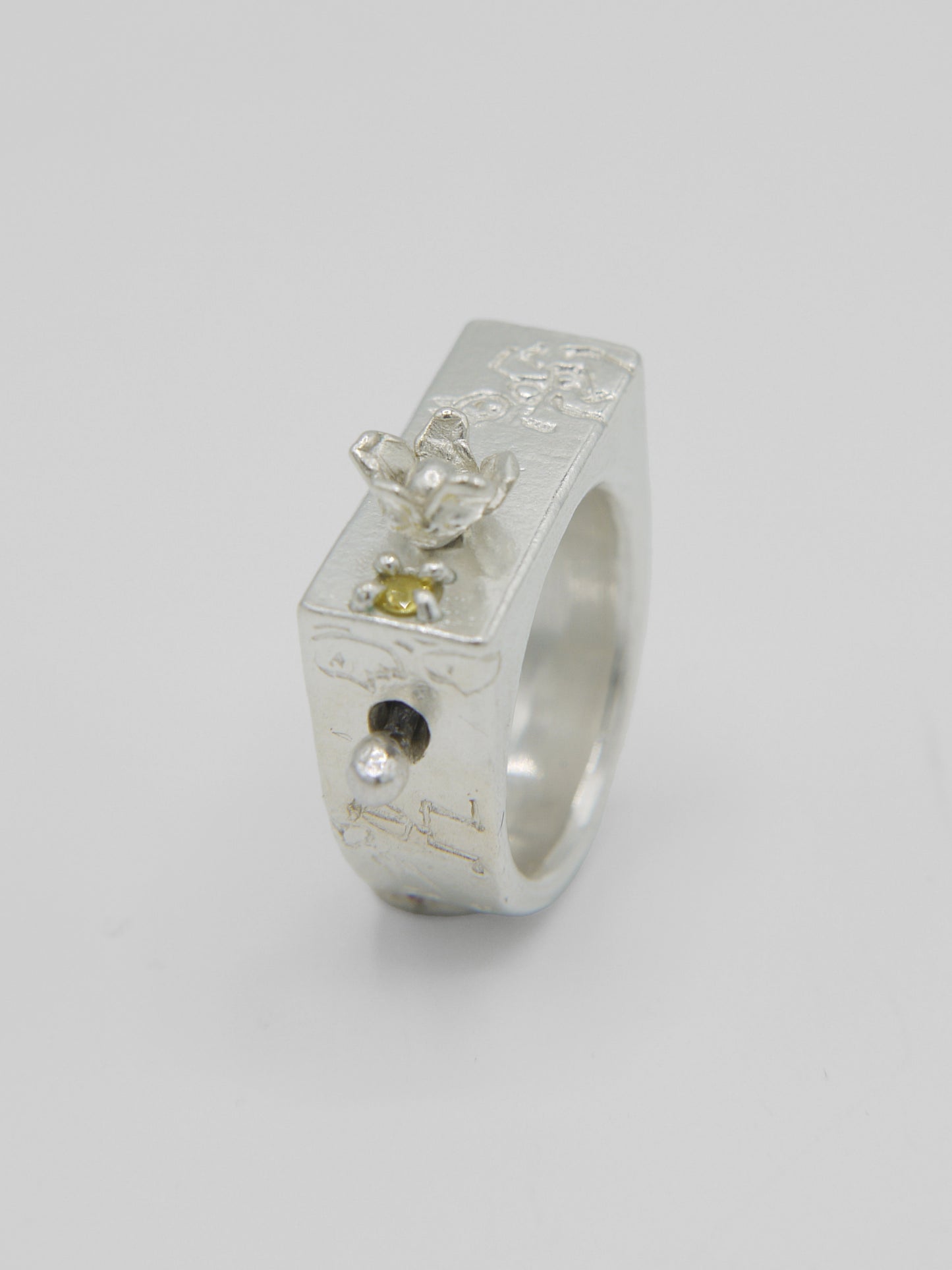 Ant & Flower Ring