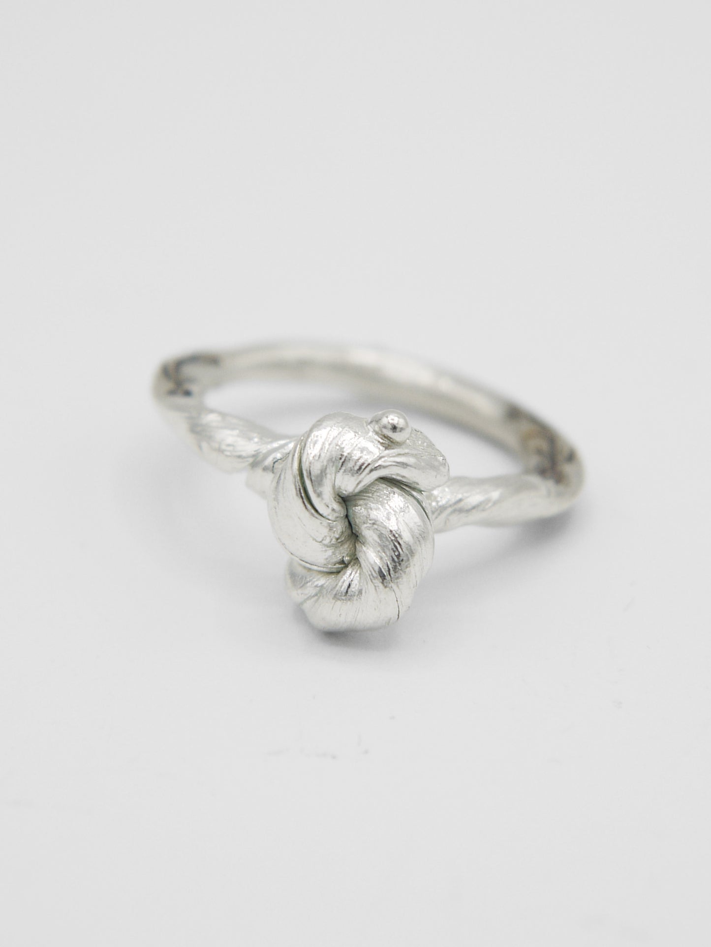 Knot XVV Ring