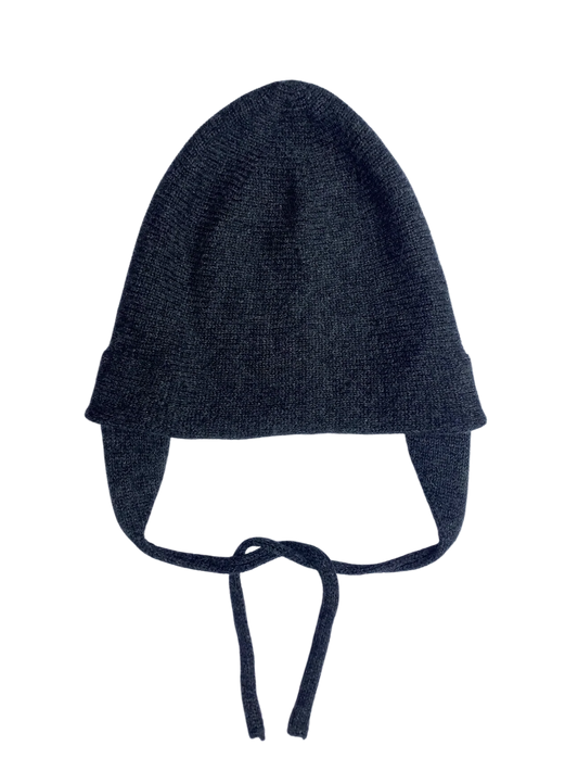 Two T hat gray