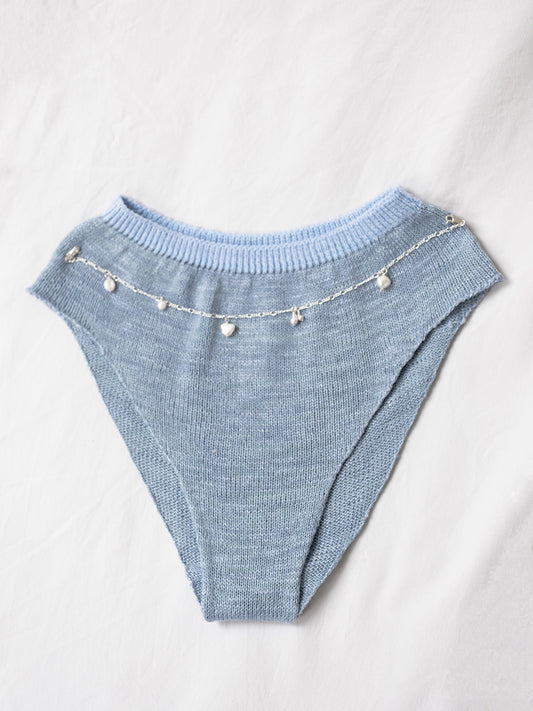 Handknitted culotte with detachable necklace